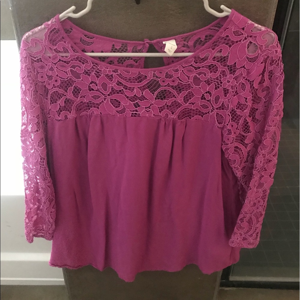 Blouse with lace detail